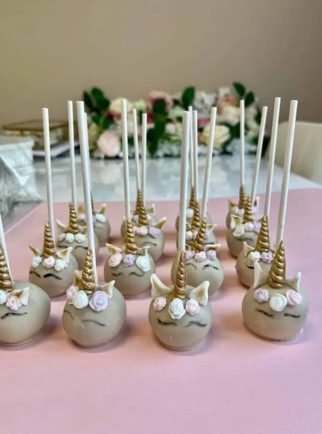 cake-pops-unicorn-redvelvet