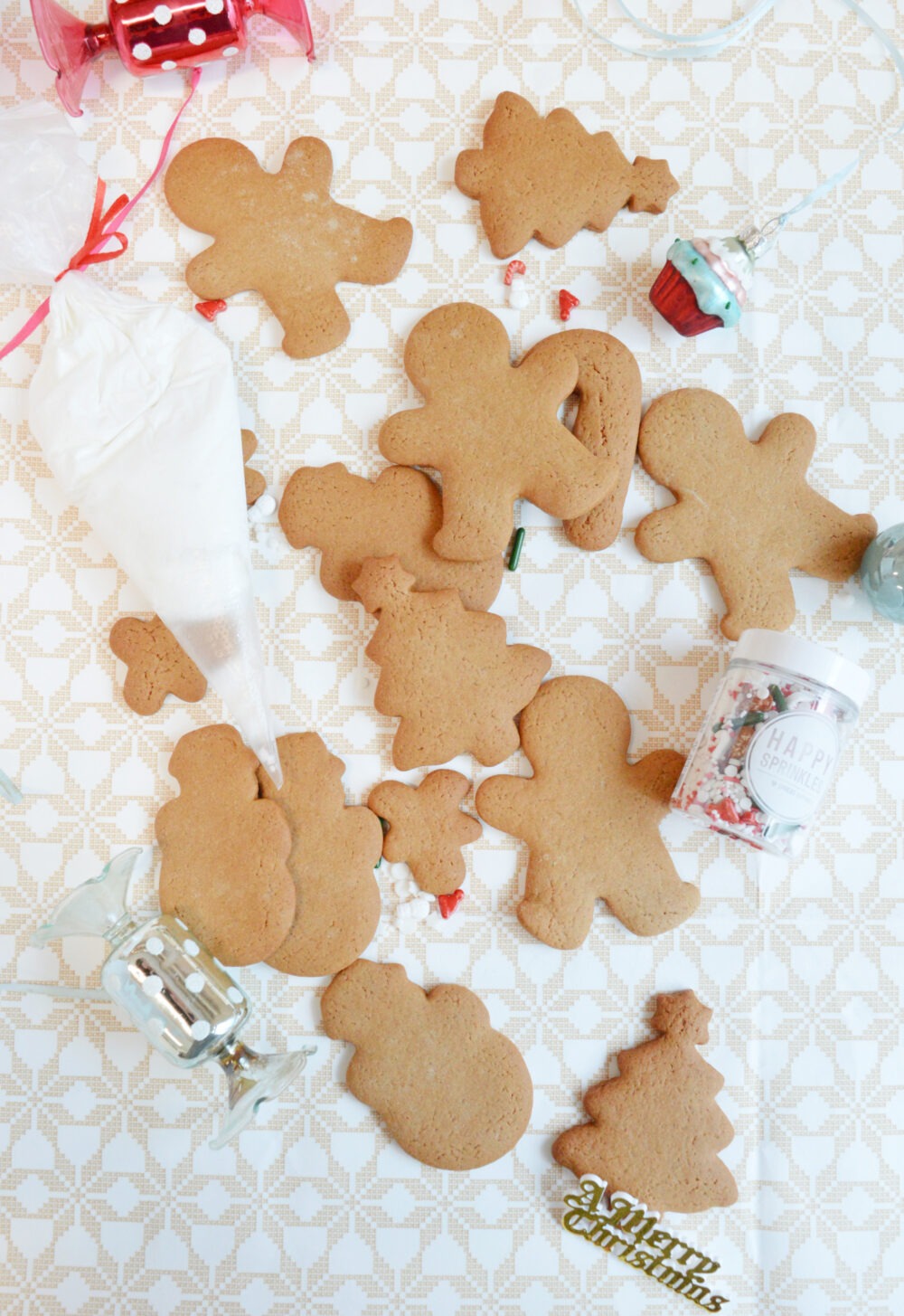 xmas-cookies-DIY-royal-icing-sprinkles