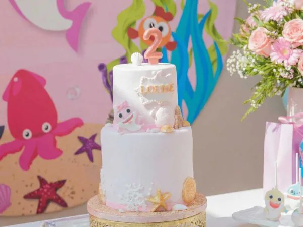 Babyshark pink girls cake