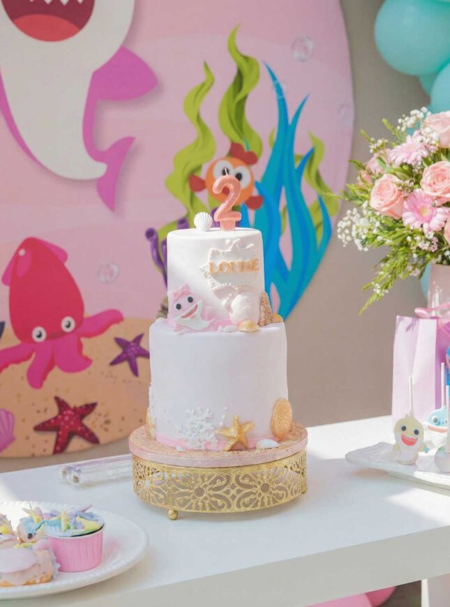Babyshark pink girls cake