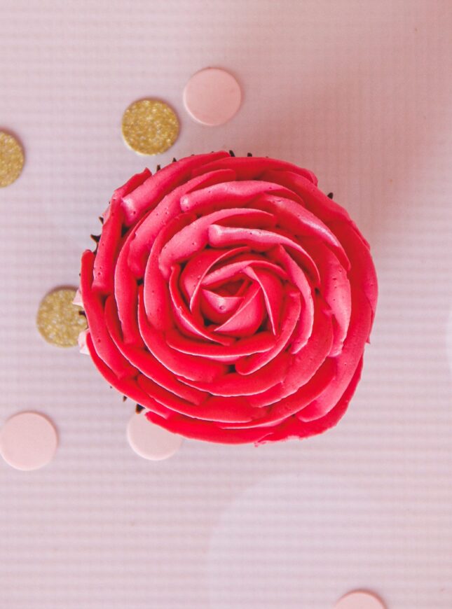 Cupcakes-roos-rood-valentijn Valentijn-roos-cupcake