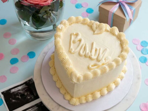 Vintage baby gender reveal taart