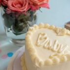 Vintage-baby-gender-reveal-taart-2