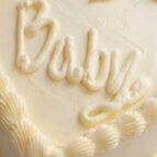 Vintage-baby-gender-reveal-taart2
