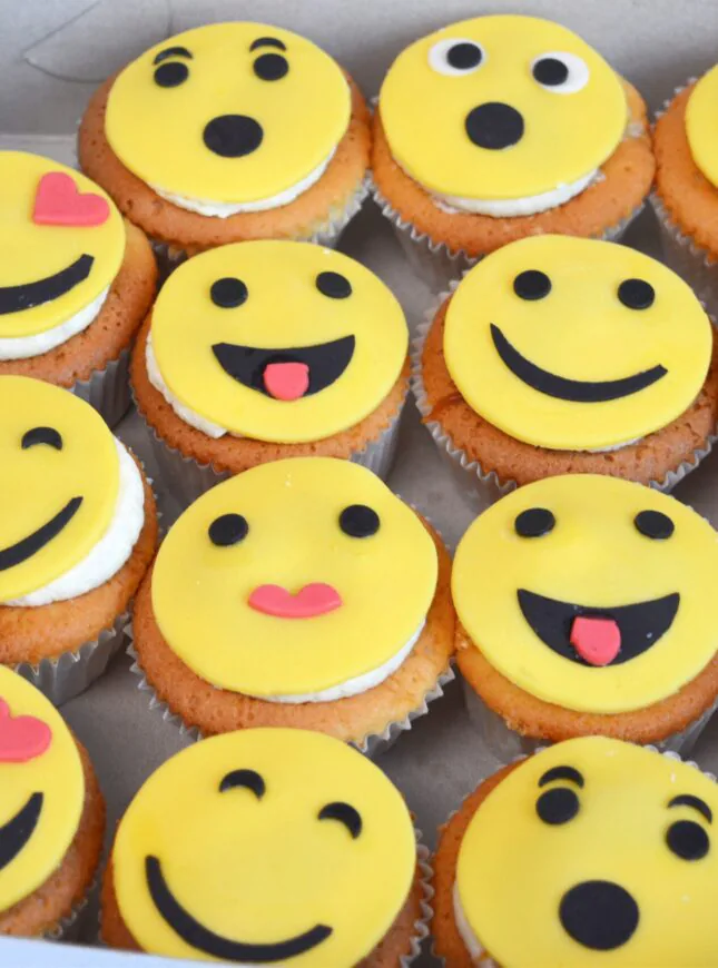 smiley-cupcakes-2 smiley-cupcakes-2