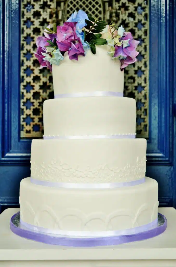 Hortensia wedding cake scaled 1