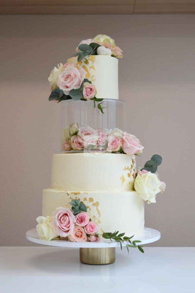 bruidstaart met rozen goud 1 scaled 1