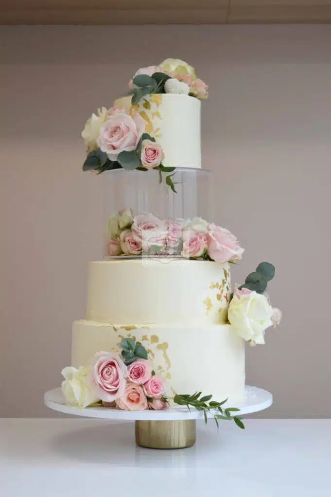 bruidstaart met rozen goud 1 scaled 1