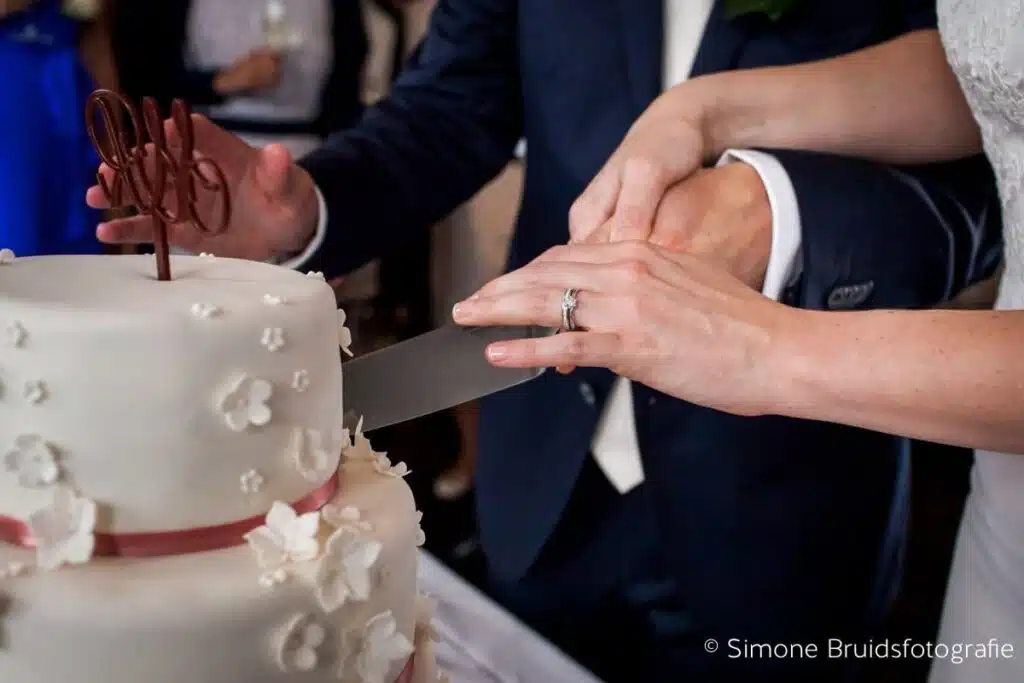 bruidstaart witte bloemen 1