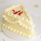 wit-botercreme-stuk-taart-i-love-you-perfect-pastry