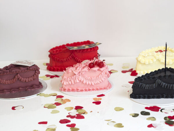 stukjes-taart-roze-wit-zwart-burgundy-rood