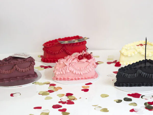 stukjes-taart-roze-wit-zwart-burgundy-rood